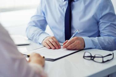 香港公司和內(nèi)地公司簽合同依據(jù)的是香港合同法還是中國(guó)合同法？