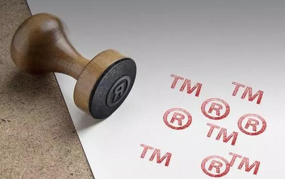 香港公司持有的商標要授權(quán)給大陸公司在國內(nèi)使用怎么辦理轉(zhuǎn)遞加章公證手續(xù)？