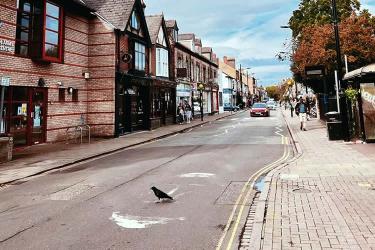 要給英國(guó)籍配偶申請(qǐng)?jiān)趦?nèi)地定居的夫妻團(tuán)聚簽證怎么辦理香港結(jié)婚證公證呢？