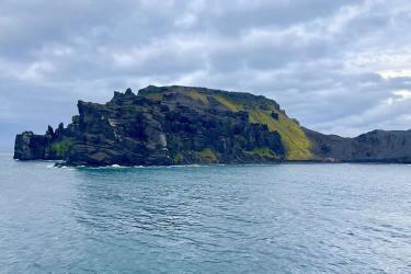 小孩是在香港出生的，如何在內(nèi)地公證處辦理親屬關(guān)系公證書呢？