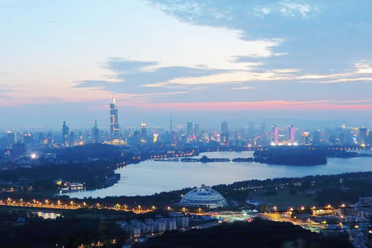 香港公司是廣州一家公司的股東，現(xiàn)香港公司要出售股權(quán)怎么辦理公證手續(xù)呢？