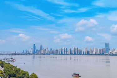 香港人要在深圳辦理房產(chǎn)貸款怎么做無(wú)結(jié)婚證明轉(zhuǎn)遞聲明公證書呢？