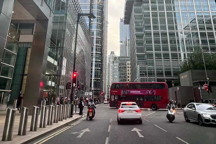 中國公民在英國結(jié)婚后，現(xiàn)要更改婚姻狀況怎么做英國海牙認證呢？