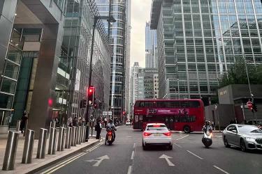 中國公民在英國結(jié)婚后，現(xiàn)要更改婚姻狀況怎么做英國海牙認(rèn)證呢？