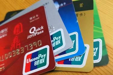 小孩是在香港出生的，現(xiàn)要在深圳銀行開(kāi)戶怎么辦理母女關(guān)系公證書(shū)呢？