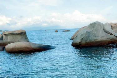 小孩在香港出生后又改了名字怎么公證出生紙是真實的并加蓋轉(zhuǎn)遞章呢？