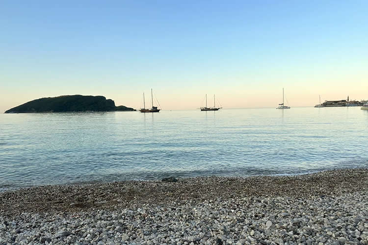 出生于內地的香港人要申請新西蘭居留權必備的中英文出生公證書怎么辦理？